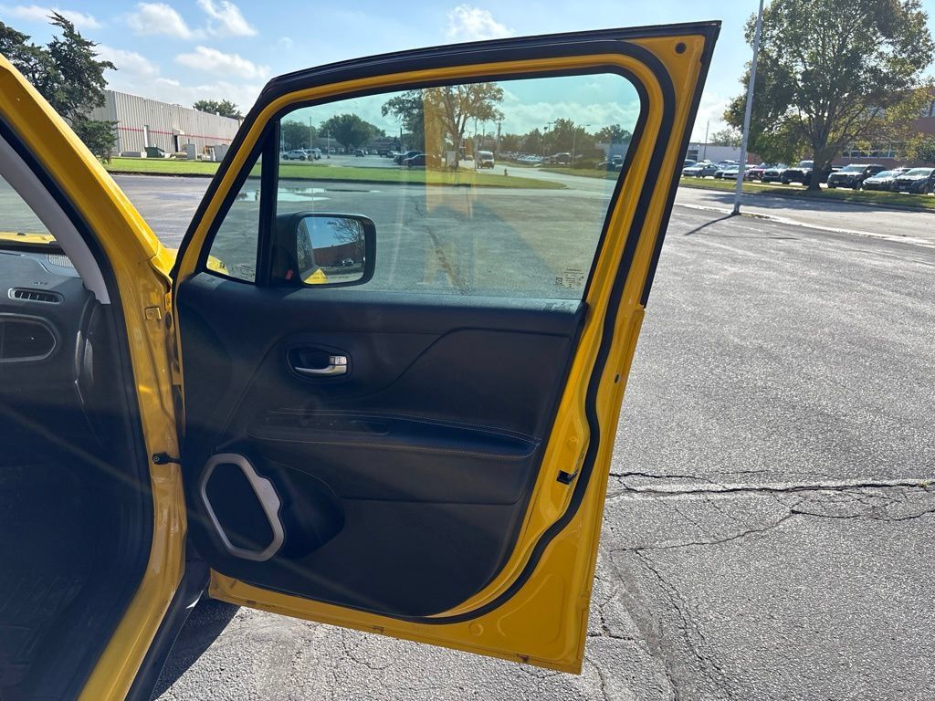 Used 2015 Jeep Renegade Sport w/ Power & Air Group FWD image 16