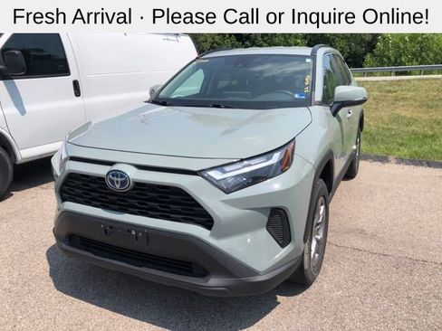 Used 2022 Toyota RAV4 XLE AWD/4WD image 2
