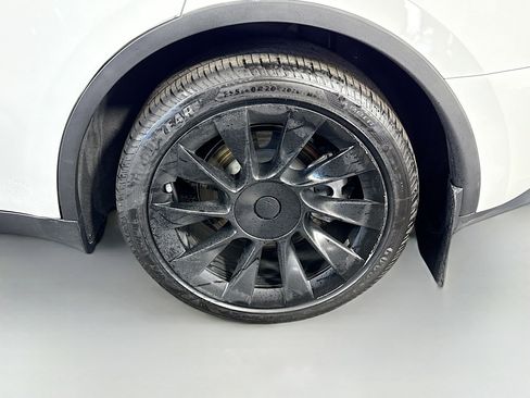 Used 2023 Tesla Model Y Long Range image 36