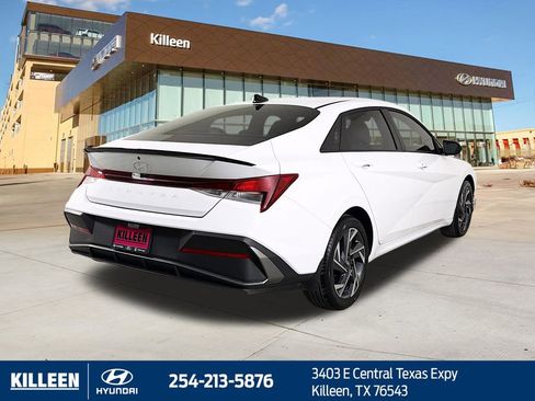 Used 2025 Hyundai Elantra Sport image 9