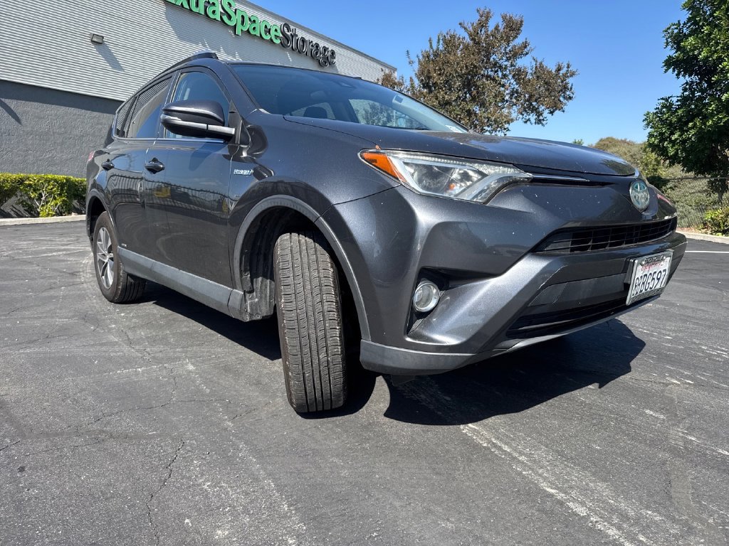 Used 2017 Toyota RAV4 XLE AWD/4WD image 7