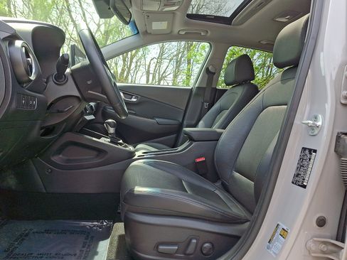 Used 2023 Hyundai Kona Limited AWD/4WD image 13