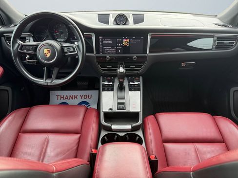 Used 2022 Porsche Macan image 10