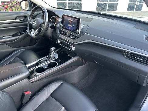 Used 2024 Nissan Altima 2.5 SR image 25