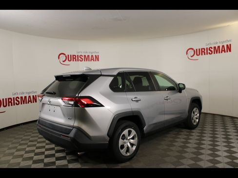Used 2022 Toyota RAV4 LE FWD image 8