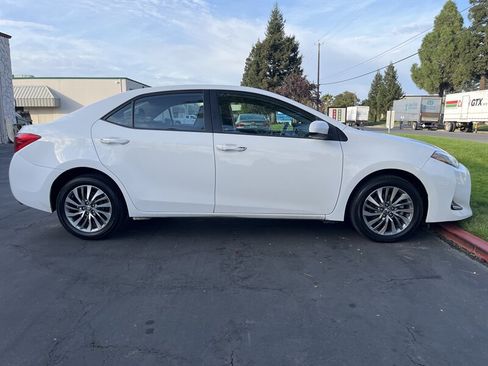 Used 2018 Toyota Corolla XLE w/ Carpet Mat Package (TMS) image 14