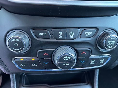 Used 2020 Jeep Cherokee Limited AWD/4WD image 26