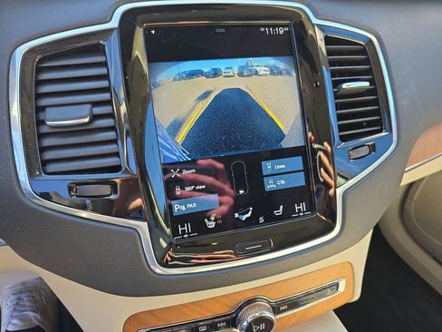 Used 2021 Volvo XC90 T6 Momentum w/ Advanced Package image 33