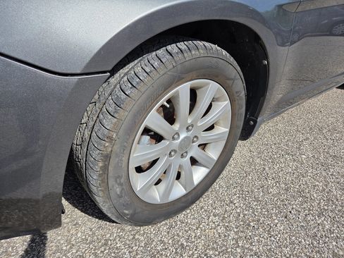 Used 2011 Chrysler 200 Touring FWD image 8
