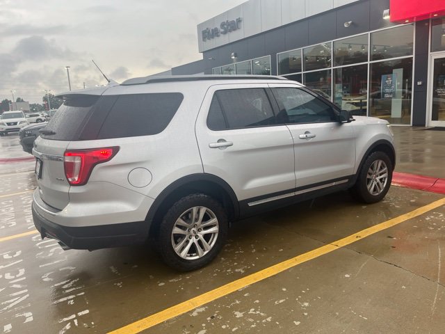 Used 2018 Ford Explorer XLT w/ Equipment Group 202A AWD/4WD image 3