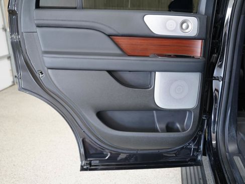 Used 2023 Lincoln Navigator Reserve AWD/4WD image 37