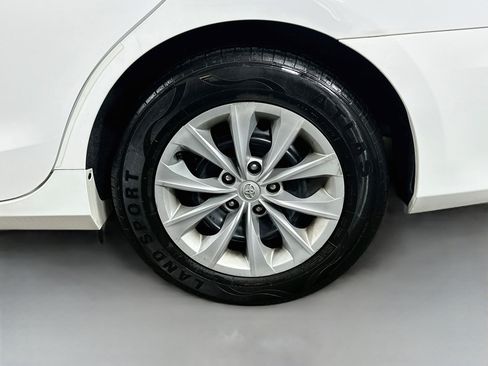 Used 2016 Toyota Camry LE FWD image 28