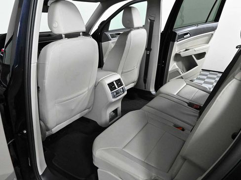 Certified 2023 Volkswagen Atlas SE w/ Panoramic Sunroof Package FWD image 16