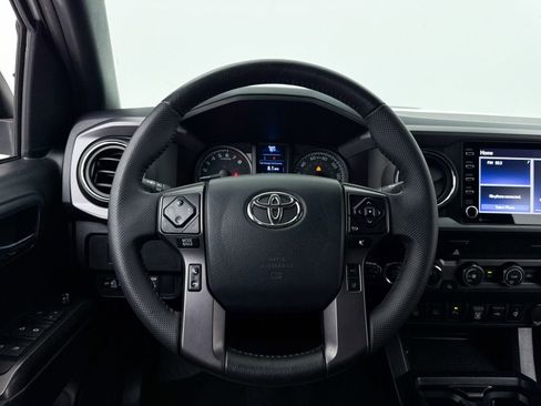 Used 2020 Toyota Tacoma TRD Sport w/ Technology Package AWD/4WD image 3