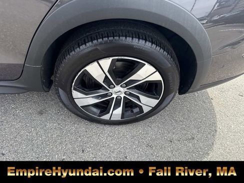Used 2025 Volvo V60 B5 Cross Country Plus image 14