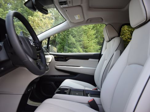 New 2026 Honda Odyssey Touring image 13