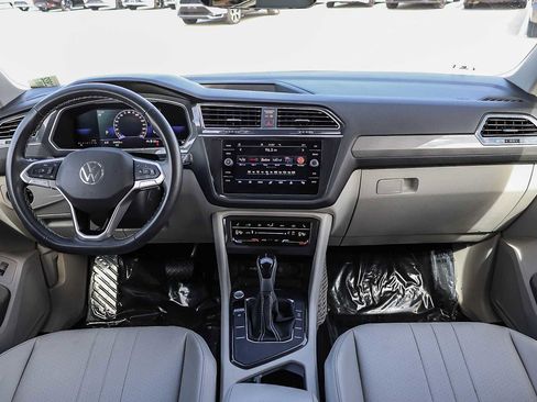 Certified 2022 Volkswagen Tiguan SE image 12