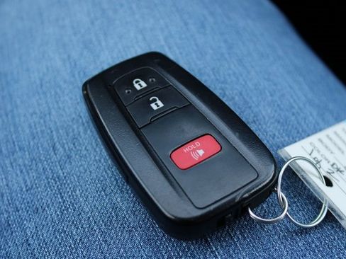 Used 2022 Toyota RAV4 XLE image 12