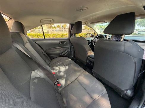 Used 2022 Toyota Corolla LE FWD image 12