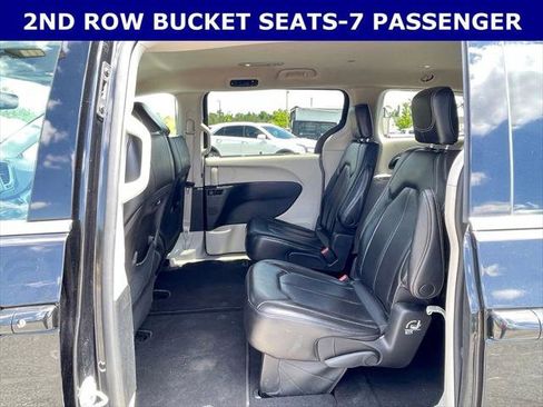 Certified 2023 Chrysler Pacifica Touring-L FWD image 5