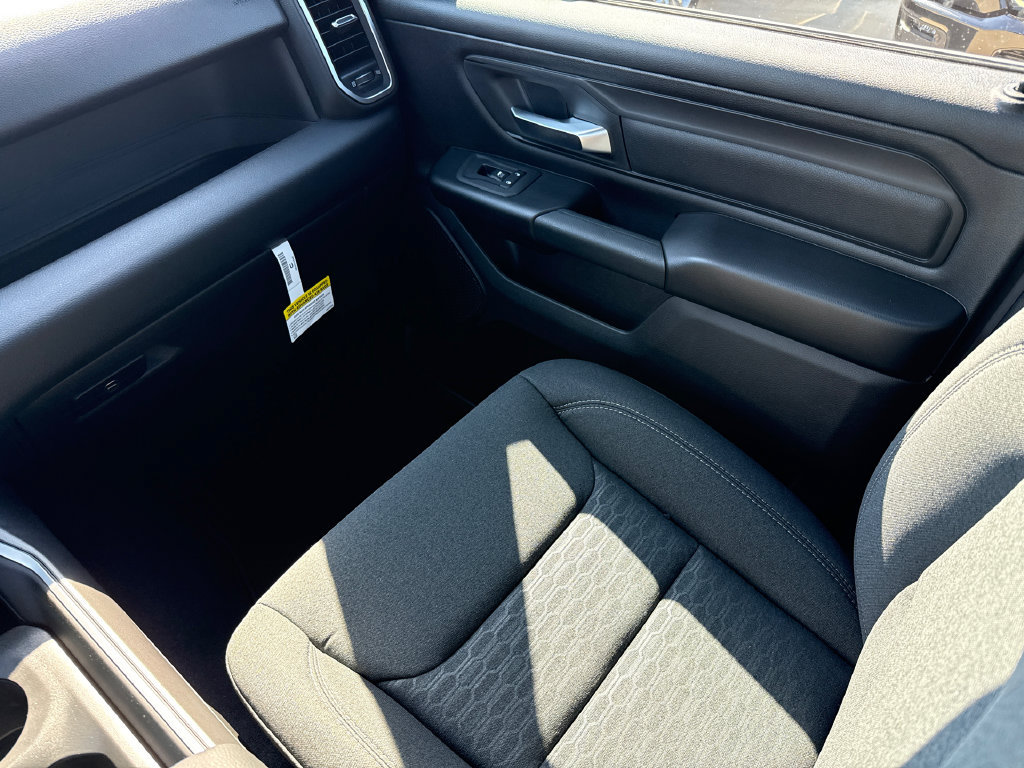 New 2026 RAM 1500 Express AWD/4WD image 16