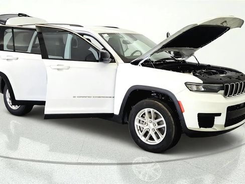 Used 2022 Jeep Grand Cherokee L Laredo w/ Luxury Tech Group I AWD/4WD image 8