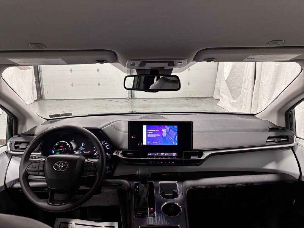 Used 2026 Toyota Sienna LE FWD image 43