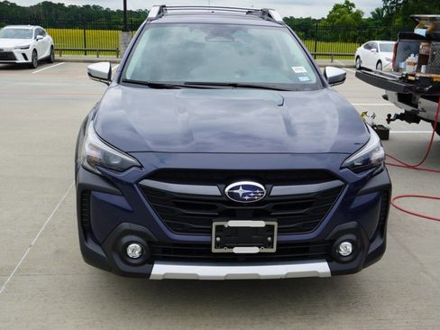 Used 2025 Subaru Outback Touring AWD/4WD image 2