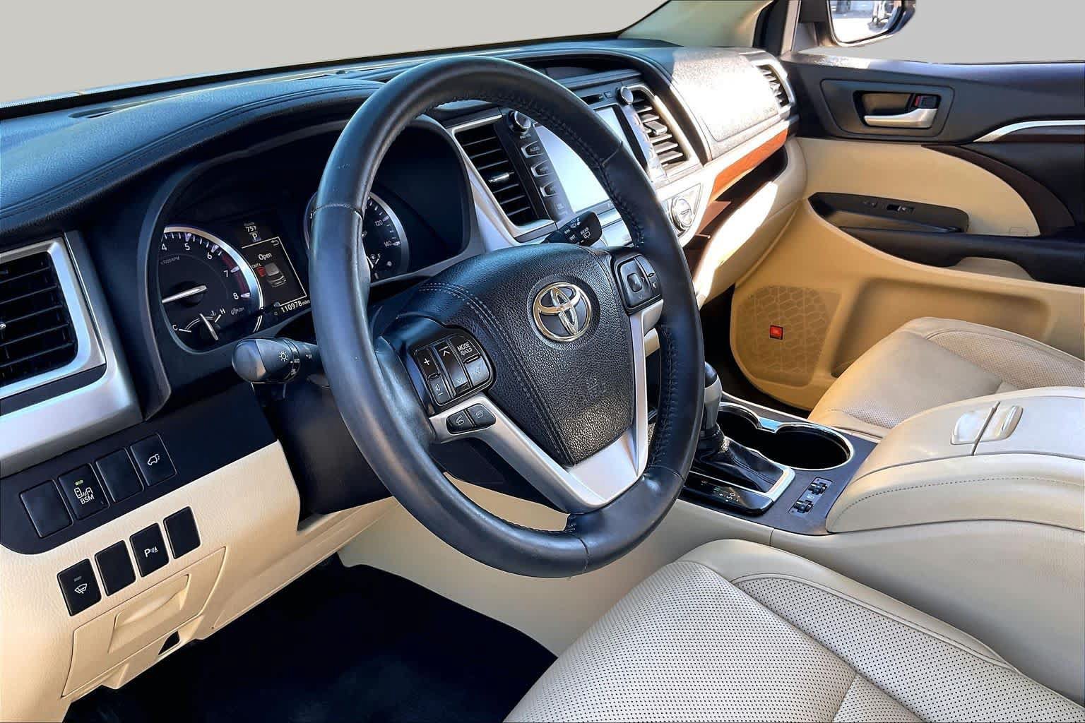 Used 2016 Toyota Highlander Limited FWD image 14