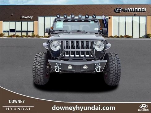 Used 2023 Jeep Gladiator Overland image 2