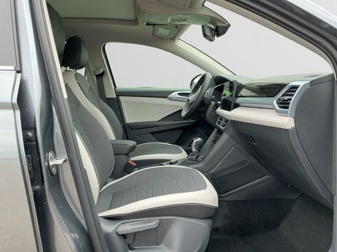 New 2025 Volkswagen Taos SE image 15