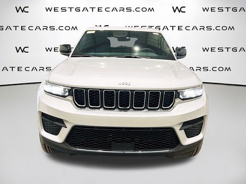 New 2025 Jeep Grand Cherokee Laredo image 4