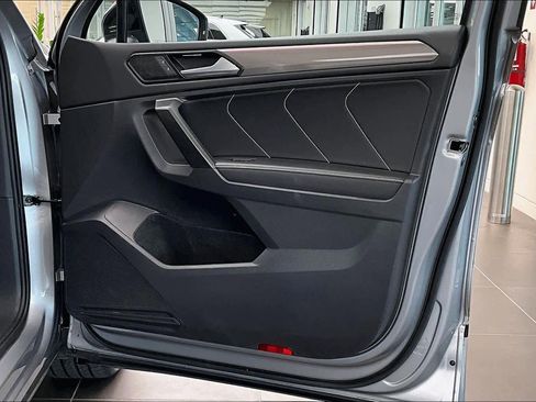 Used 2023 Volkswagen Tiguan SE R-Line image 22