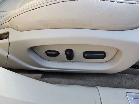 Used 2012 Ford Taurus Limited FWD image 8
