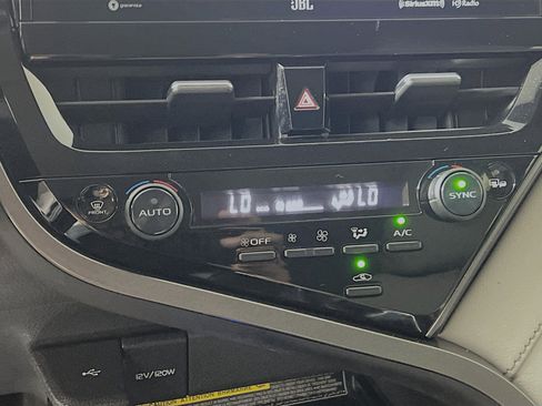 Used 2021 Toyota Camry XLE image 26