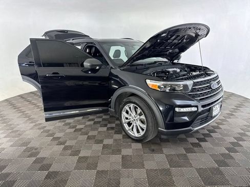 Used 2020 Ford Explorer XLT w/ Equipment Group 202A AWD/4WD image 14
