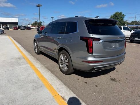 Used 2025 Cadillac XT6 Premium Luxury AWD/4WD image 9