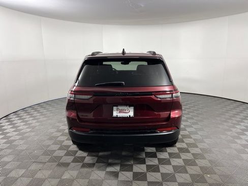 Used 2023 Jeep Grand Cherokee Altitude image 6