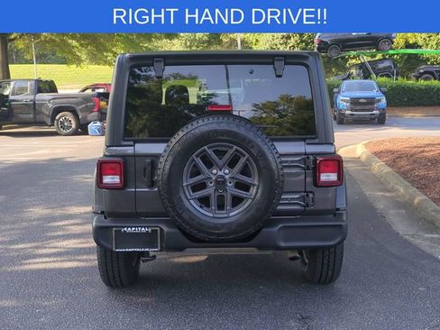 Used 2024 Jeep Wrangler Unlimited Sport w/ Convenience Group AWD/4WD image 4