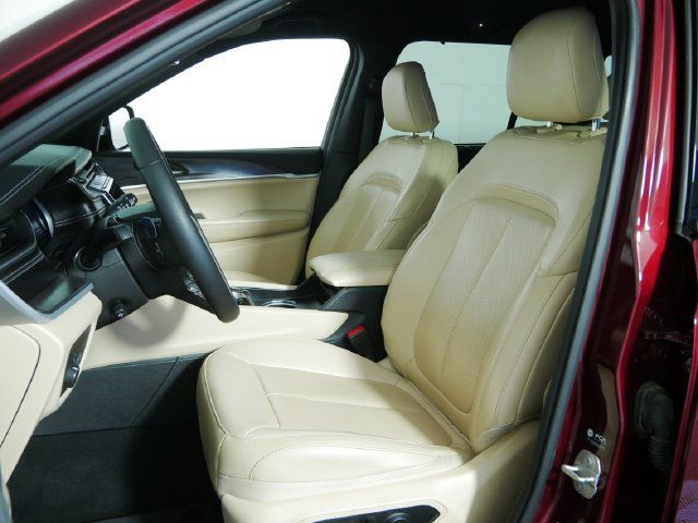Used 2023 Jeep Grand Cherokee Limited w/ Luxury Tech Group II AWD/4WD image 21