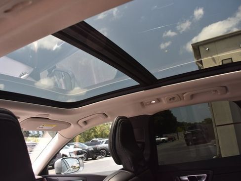 Used 2023 Volvo XC60 B5 Ultimate w/ Climate Package FWD image 19