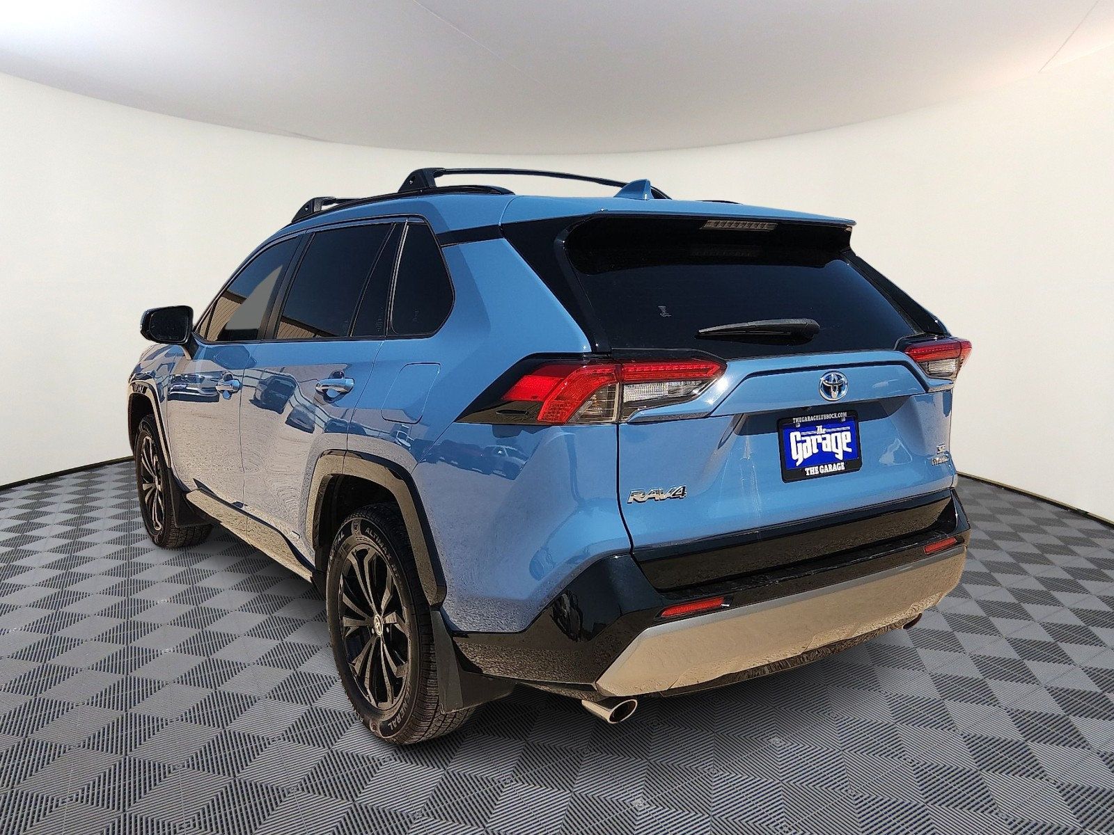 Used 2023 Toyota RAV4 SE AWD/4WD image 3
