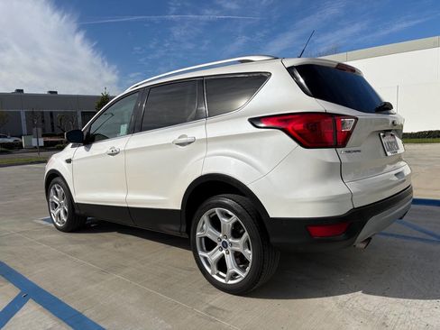 Used 2019 Ford Escape Titanium image 5
