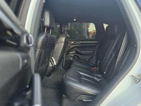 Used 2016 Porsche Cayenne AWD/4WD image 28