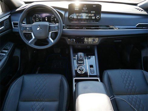 Used 2025 Mitsubishi Outlander SEL Black Edition image 11