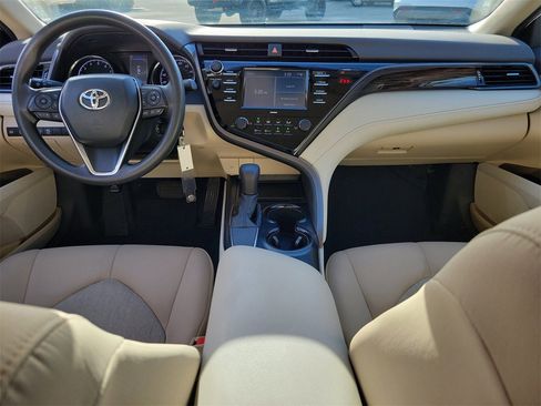 Used 2020 Toyota Camry LE image 12