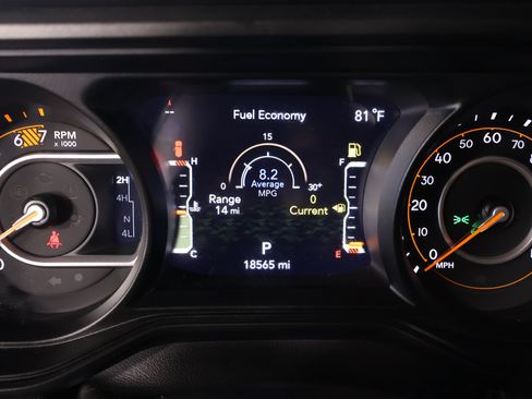 Used 2024 Jeep Wrangler Unlimited Sahara w/ Safety Group AWD/4WD image 4