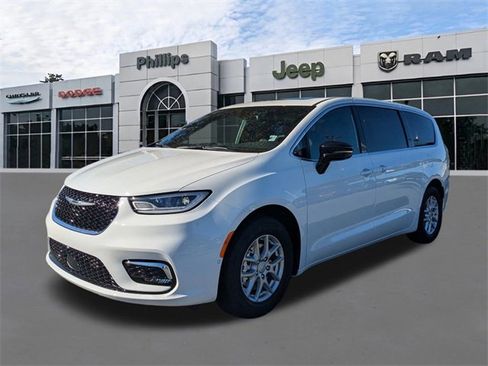 New 2026 Chrysler Pacifica Select image 8