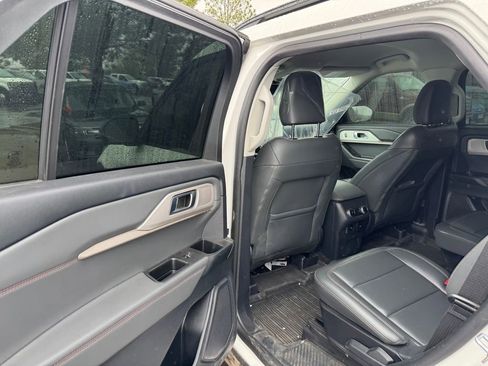 Certified 2025 Ford Explorer Active w/ Active Comfort Package AWD/4WD image 27