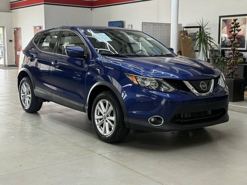 Used 2019 Nissan Rogue Sport FWD image 2